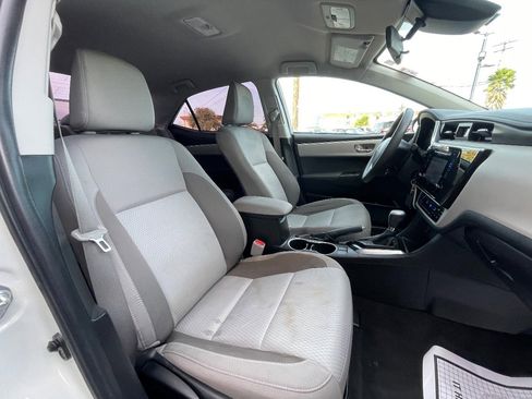Used 2018 Toyota Corolla LE w/ Carpet Mat Package (TMS) FWD image 13