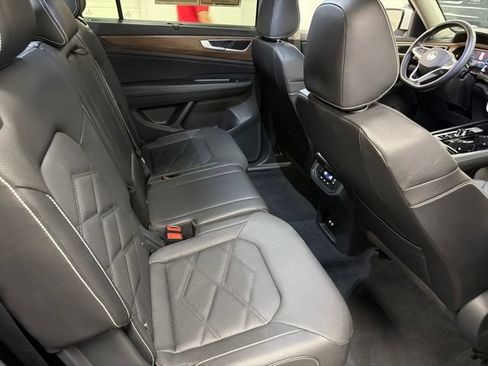 Used 2025 Volkswagen Atlas SE AWD/4WD image 11