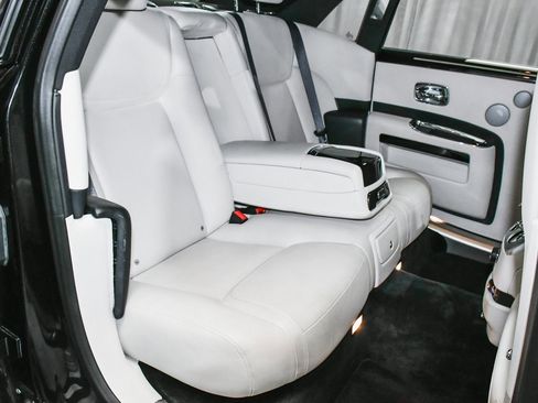 Used 2018 Rolls-Royce Ghost image 52