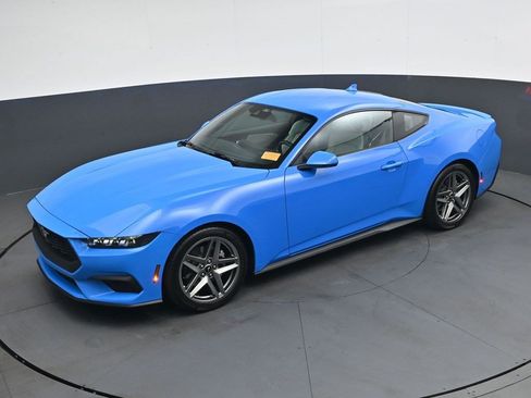 Used 2025 Ford Mustang Premium RWD image 29
