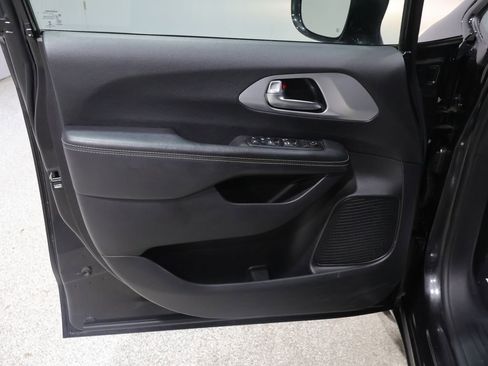 Used 2019 Chrysler Pacifica Touring Plus w/ S Appearance Package image 14