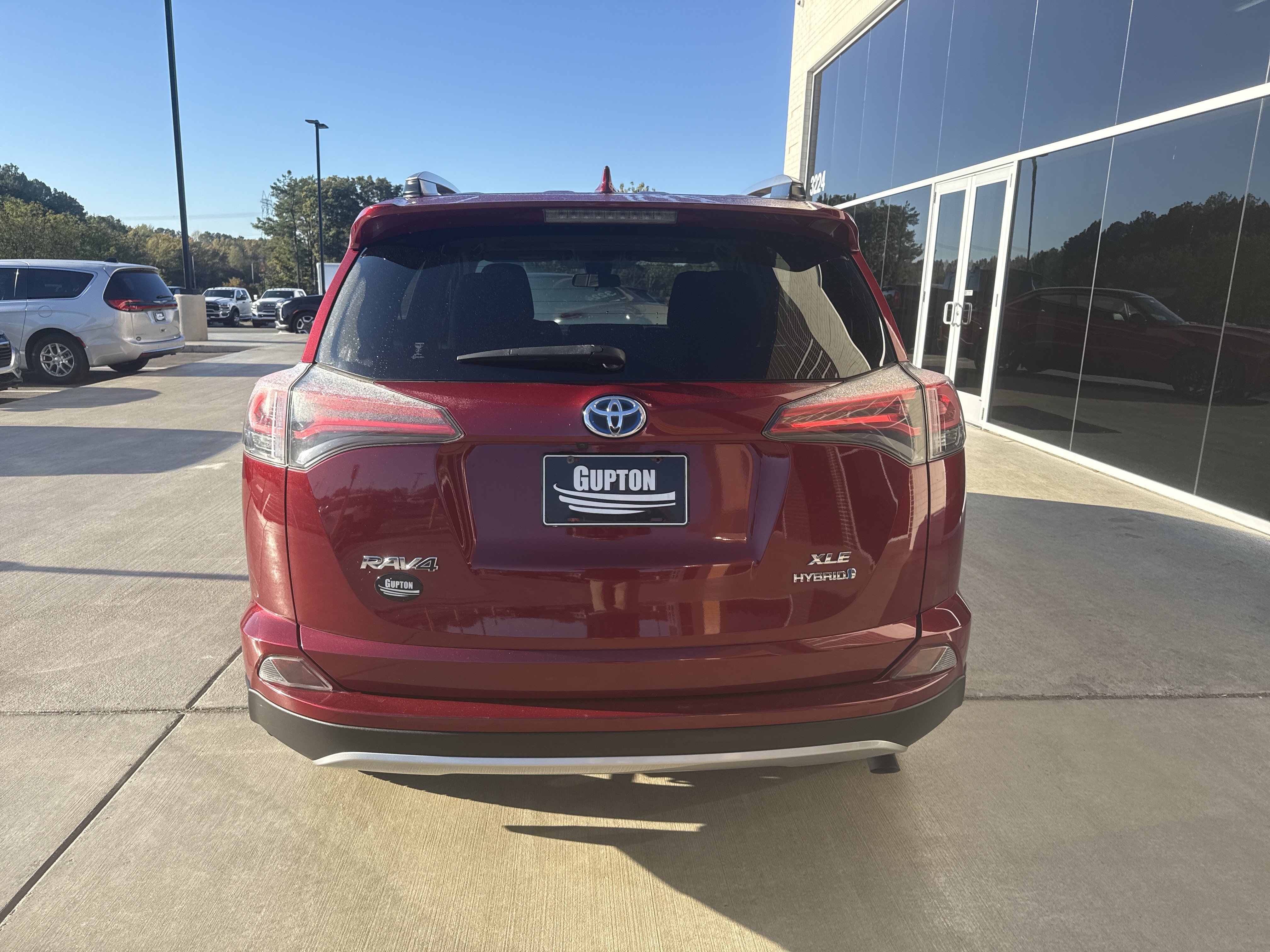 Used 2018 Toyota RAV4 XLE w/ Carpet Mat Package AWD/4WD image 6