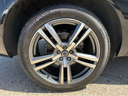 Used 2020 Volvo XC60 T5 Momentum w/ Protection Package Premier FWD image 17