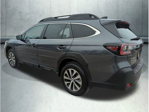 Used 2025 Subaru Outback Premium image 3