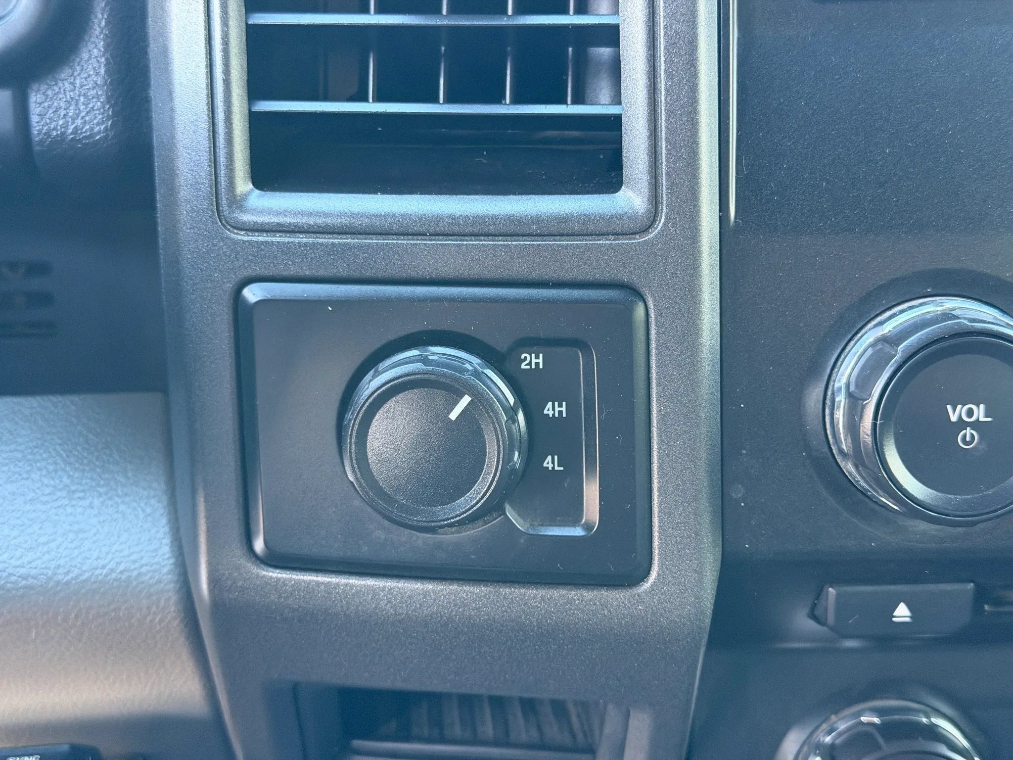 Used 2018 Ford F550 4x4 Crew Cab Super Duty image 12