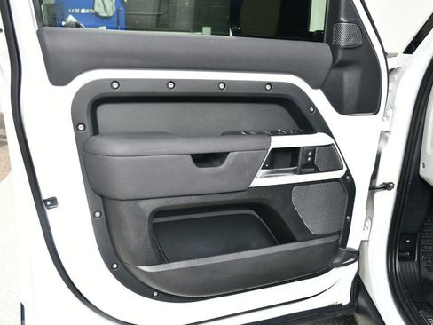 Used 2022 Land Rover Defender 110 X-Dynamic SE AWD/4WD image 23