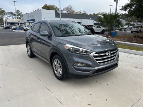Used 2017 Hyundai Tucson SE image 2
