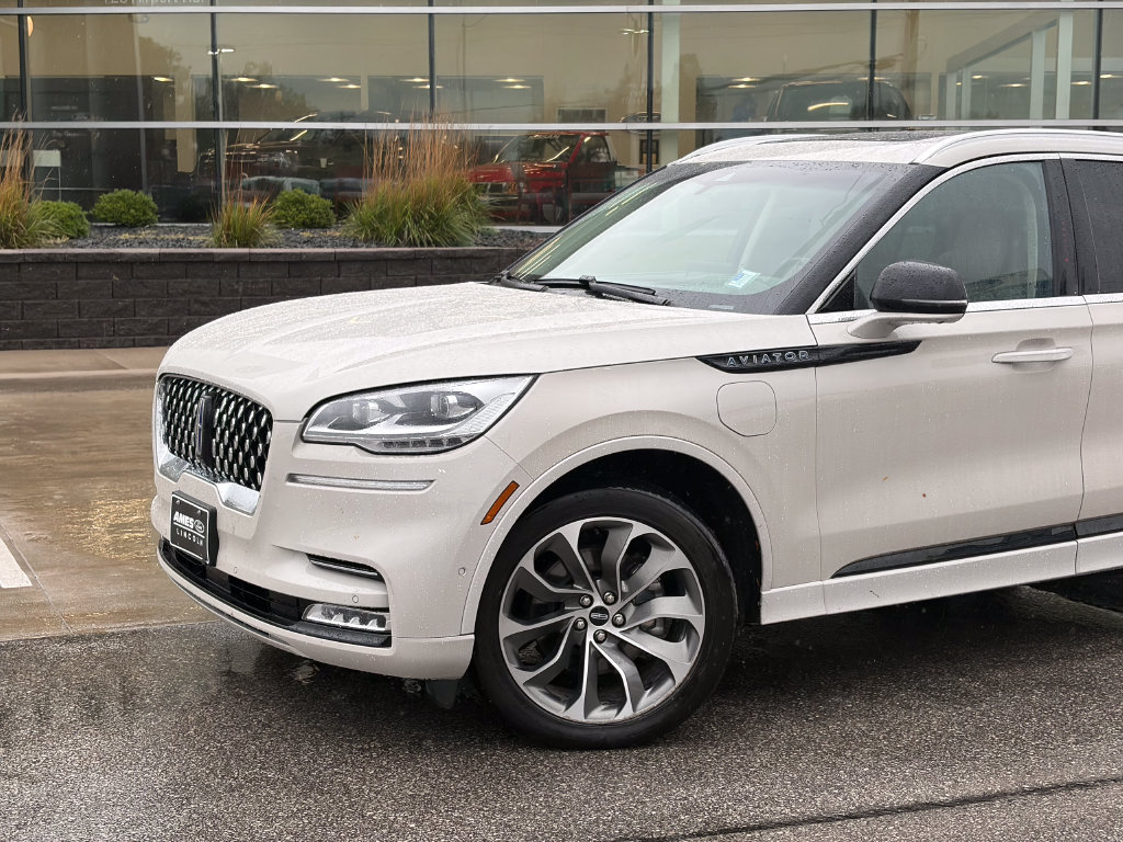 Used 2023 Lincoln Aviator Grand Touring w/ Equipment Group 301A AWD/4WD image 2