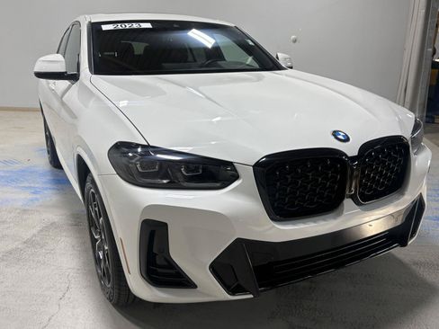 Used 2023 BMW X4 xDrive30i w/ M Sport Package AWD/4WD image 12
