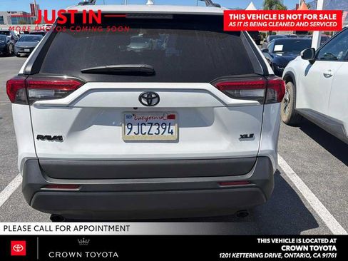 Used 2023 Toyota RAV4 XLE Premium FWD image 4