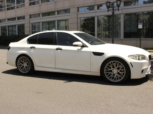 Used 2013 BMW M5 RWD image 2