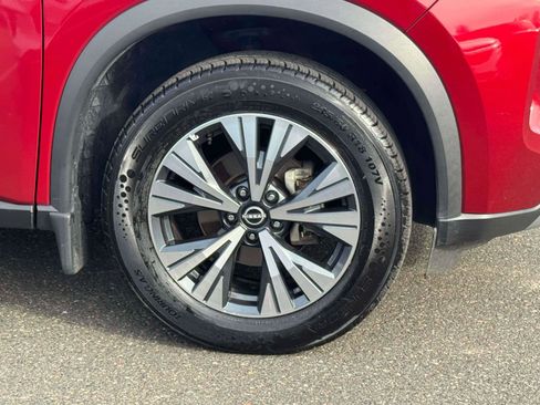 Used 2023 Nissan Rogue SV image 6