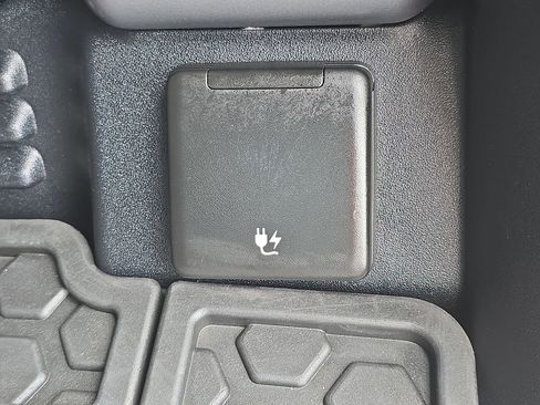 Certified 2025 Land Rover Defender 110 S image 13