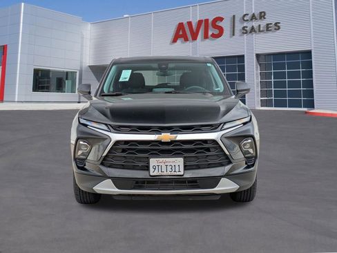 Used 2025 Chevrolet Blazer LT image 2