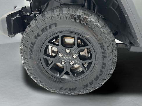 Used 2025 Jeep Wrangler Unlimited Sport AWD/4WD image 9