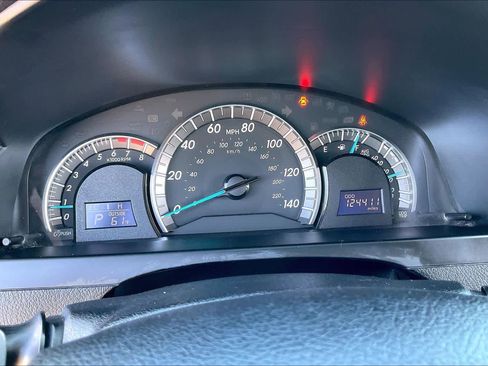 Used 2014 Toyota Camry SE image 27