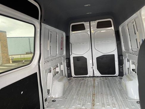 Used 2025 Mercedes-Benz Sprinter 2500 image 9