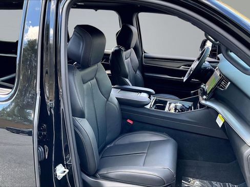 New 2026 Jeep Grand Wagoneer Limited AWD/4WD image 8