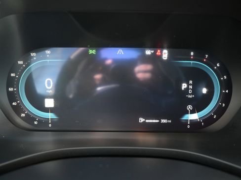 Used 2025 Volvo XC60 B5 Plus w/ Climate Package image 24