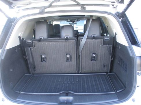 Used 2024 Nissan Pathfinder Platinum w/ Cargo Package image 29