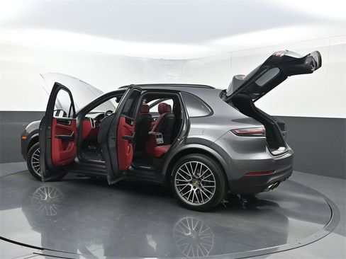 Used 2022 Porsche Cayenne S image 39