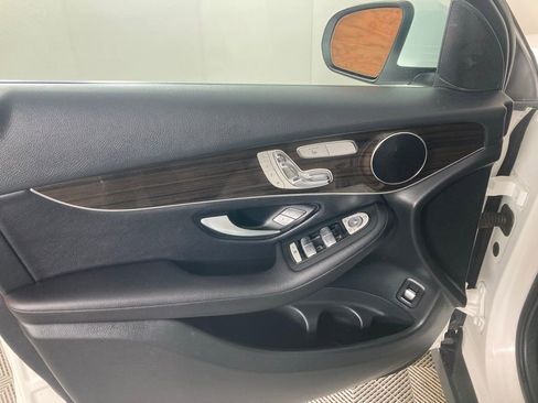 Used 2017 Mercedes-Benz GLC 300 4MATIC image 11