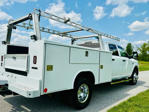 Used 2023 RAM 3500 Tradesman w/ Chrome Appearance Group AWD/4WD image 8