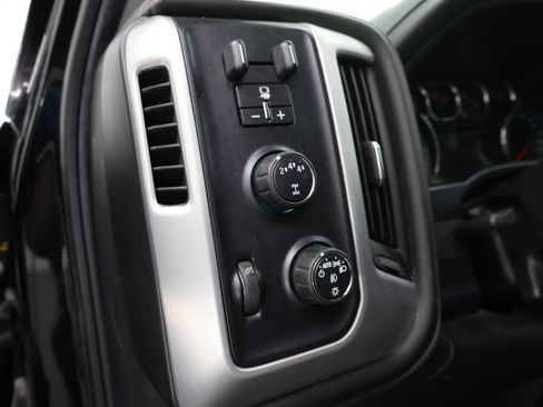 Used 2018 GMC Sierra 2500 SLE w/ HD SLE Preferred Plus Package AWD/4WD image 12