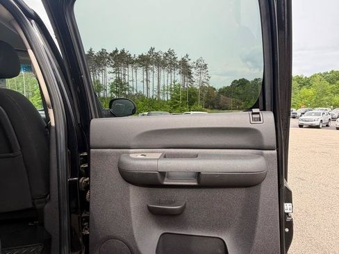 Used 2011 Chevrolet Silverado 2500 LT w/ Interior Plus Package AWD/4WD image 18