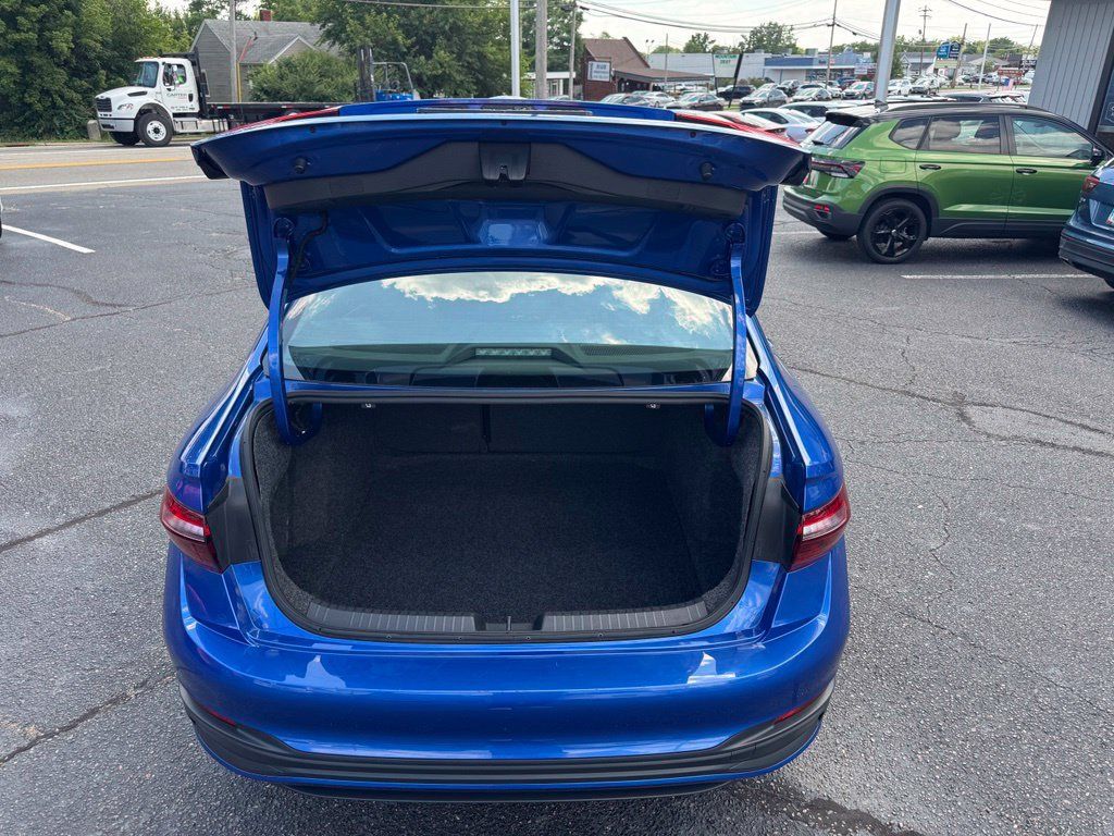 Used 2024 Volkswagen Jetta SE FWD image 22