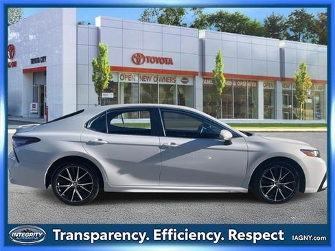 Certified 2024 Toyota Camry SE image 5