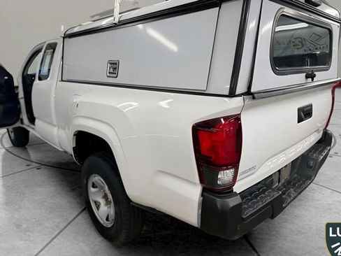 Used 2022 Toyota Tacoma SR image 33