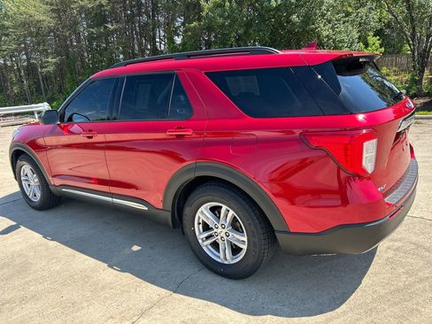 Used 2020 Ford Explorer XLT w/ Equipment Group 202A RWD image 3