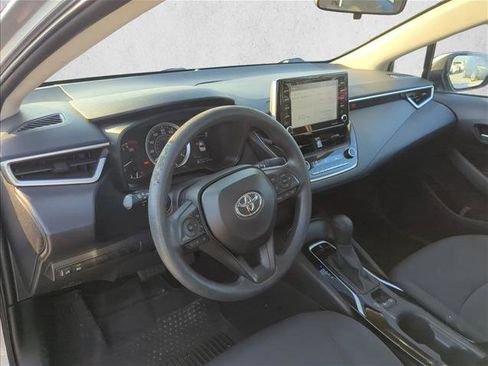 Used 2021 Toyota Corolla LE image 12