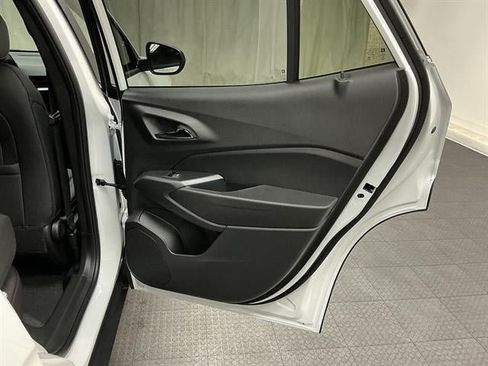 New 2026 Chevrolet Trax RS w/ Sunroof Package FWD image 27