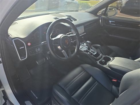 Used 2019 Porsche Cayenne S image 22