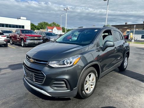 Used 2020 Chevrolet Trax LT FWD image 3