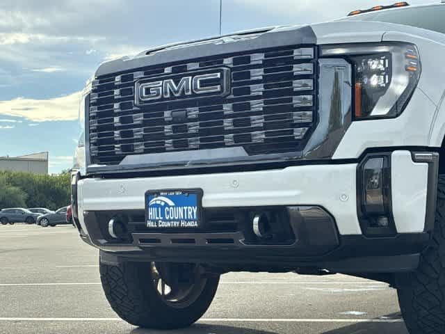 Used 2024 GMC Sierra 2500 Denali Ultimate AWD/4WD image 12