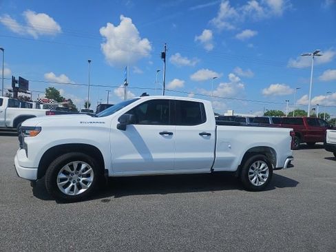 Used 2024 Chevrolet Silverado 1500 Custom RWD image 2