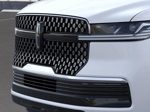 New 2025 Lincoln Navigator Reserve image 16