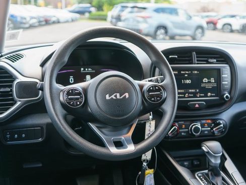 Used 2023 Kia Soul LX image 15