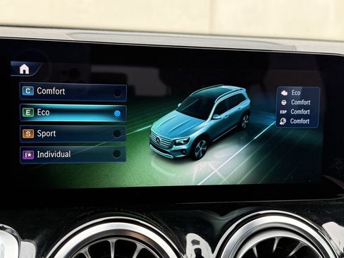 Used 2024 Mercedes-Benz GLB 250 image 9