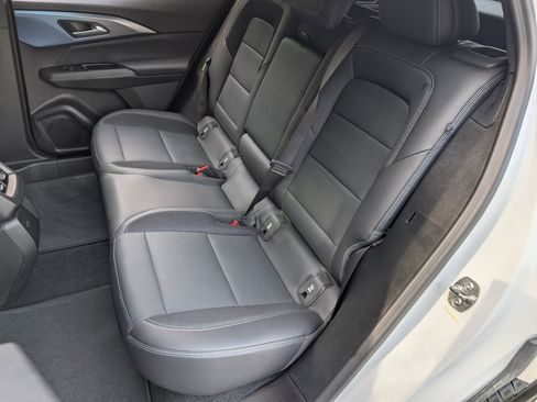 Used 2024 Chevrolet Equinox EV LT image 18