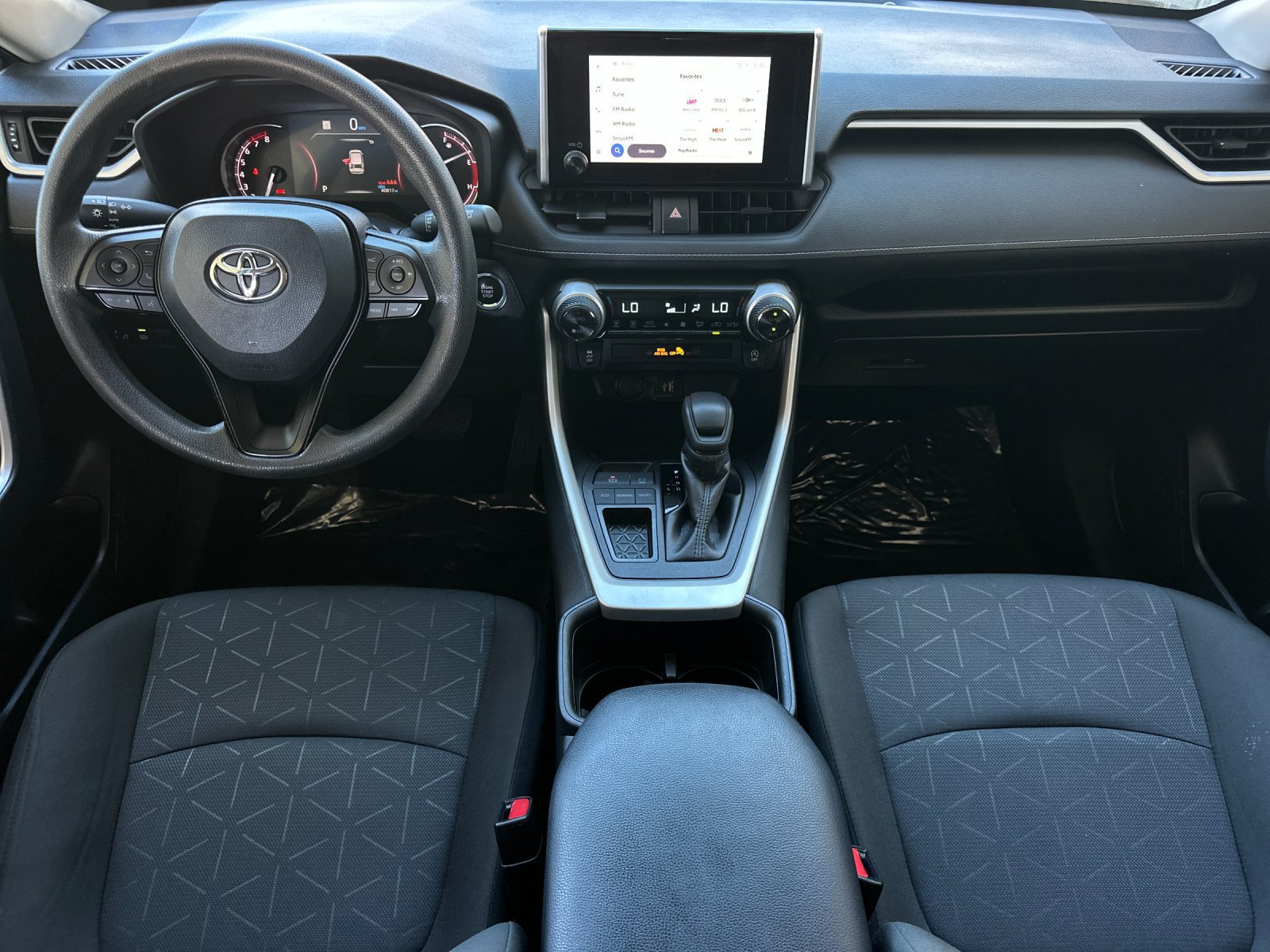 Used 2025 Toyota RAV4 XLE FWD image 12