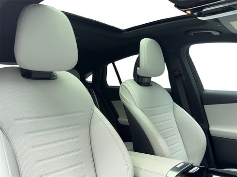 Used 2025 Mercedes-Benz GLC 300 4MATIC image 49