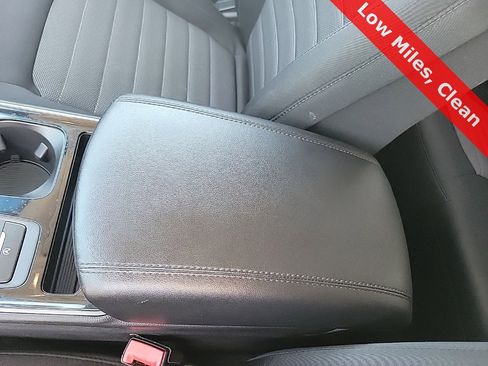 Used 2020 Ford Edge SE image 28