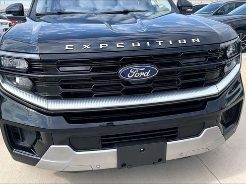 Used 2025 Ford Expedition Platinum image 35