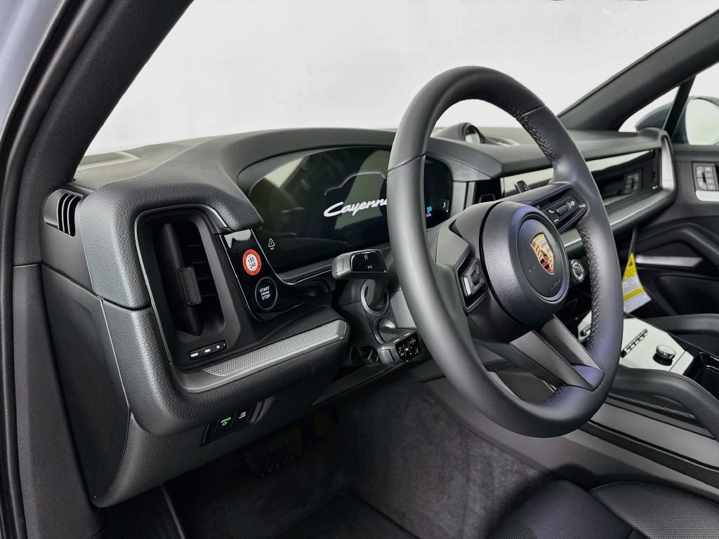 Certified 2026 Porsche Cayenne AWD/4WD image 4