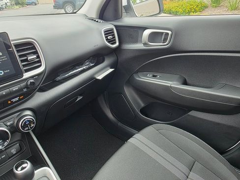 New 2025 Hyundai Venue SEL image 31