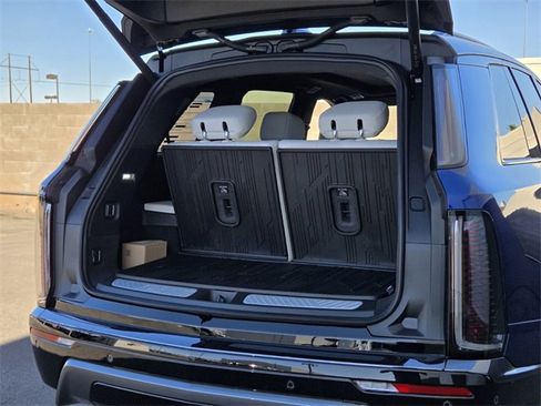 New 2026 Cadillac Vistiq Sport w/ LPO, Floor Liner Package image 18